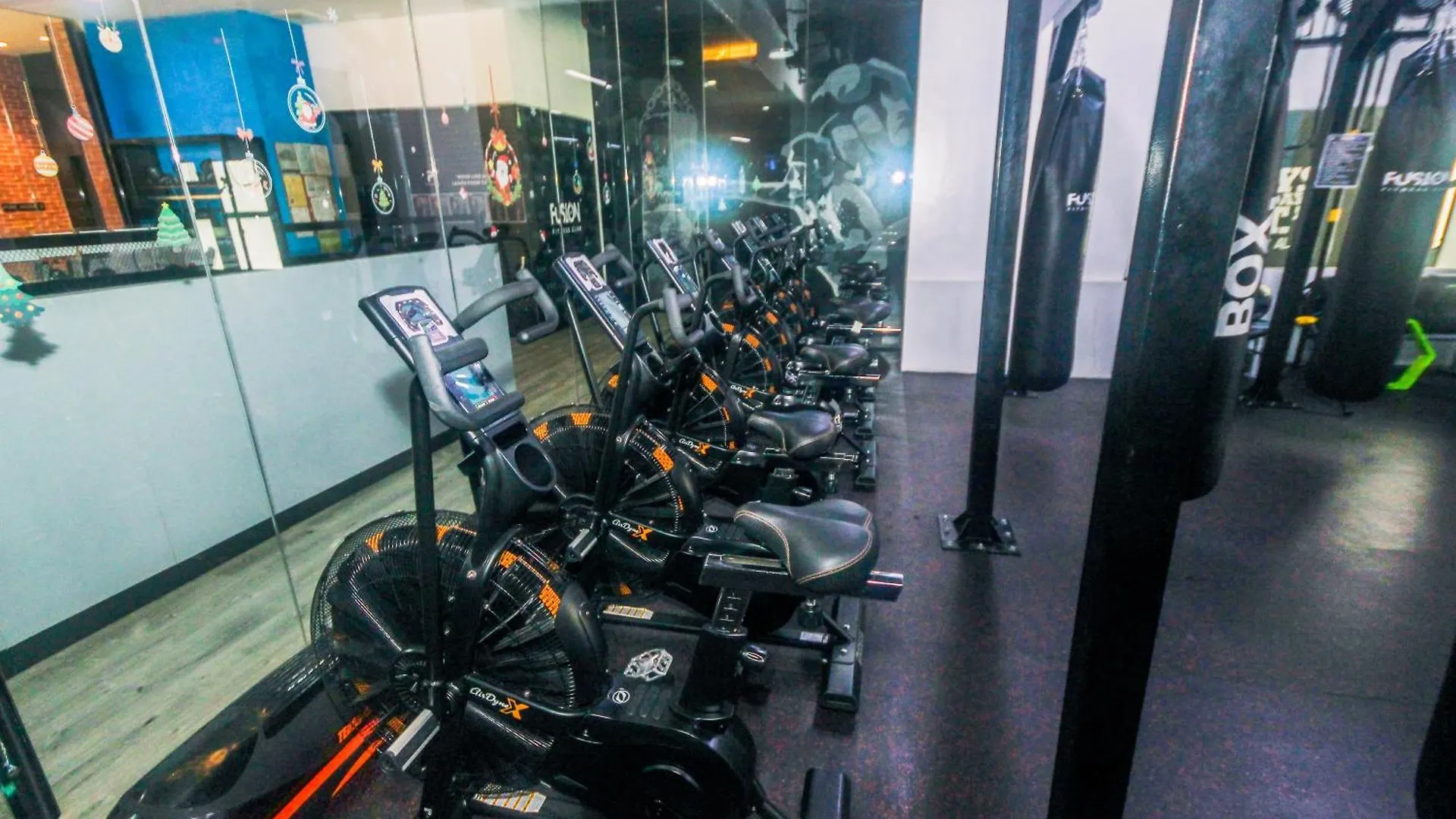 Serene City Stay Trendy Cozy Makati Condo Fun Swim Gym Netflix 4047 Manila Philippines