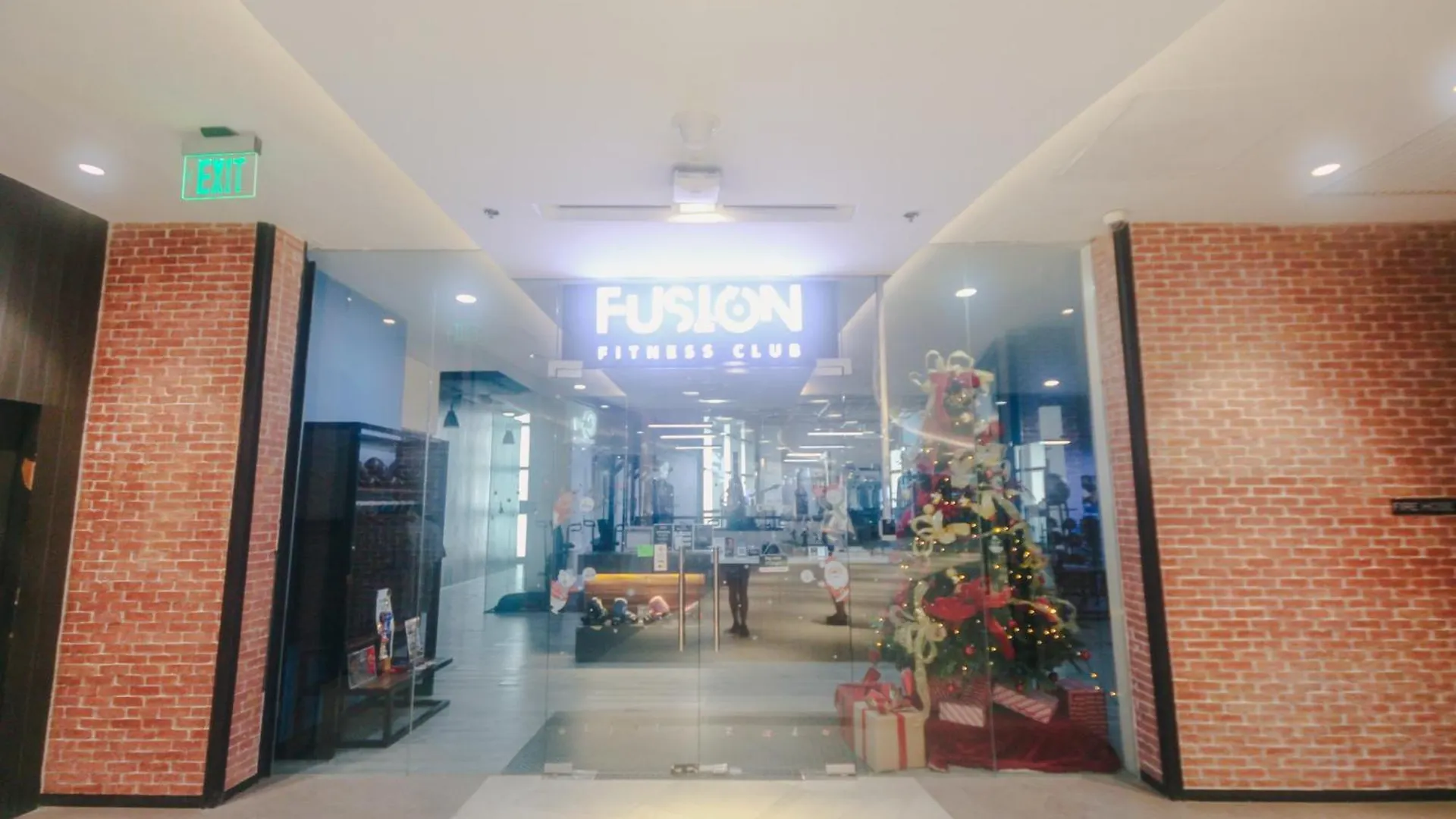 Serene City Stay Trendy Cozy Makati Condo Fun Swim Gym Netflix 4047 Manila Apartment