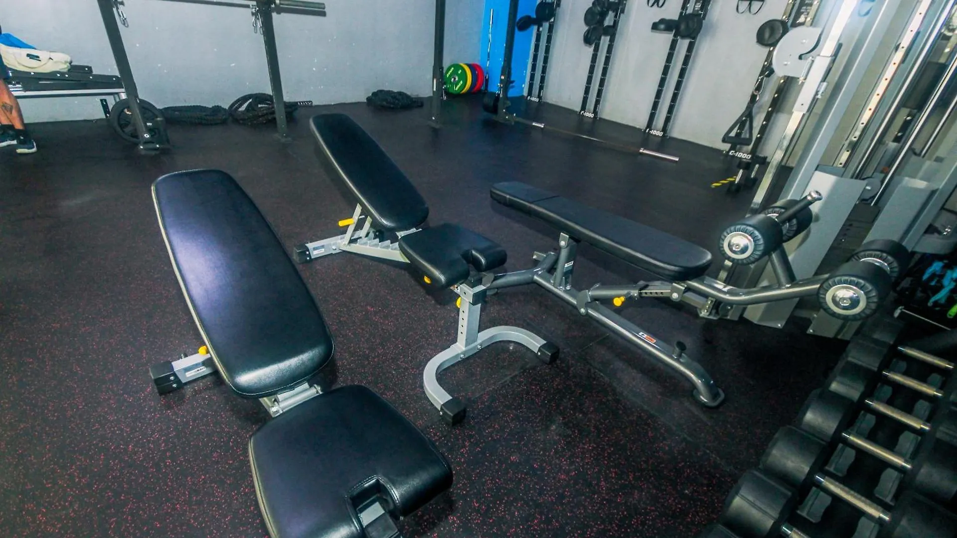 Apartment Serene City Stay Trendy Cozy Makati Condo Fun Swim Gym Netflix 4047 Manila