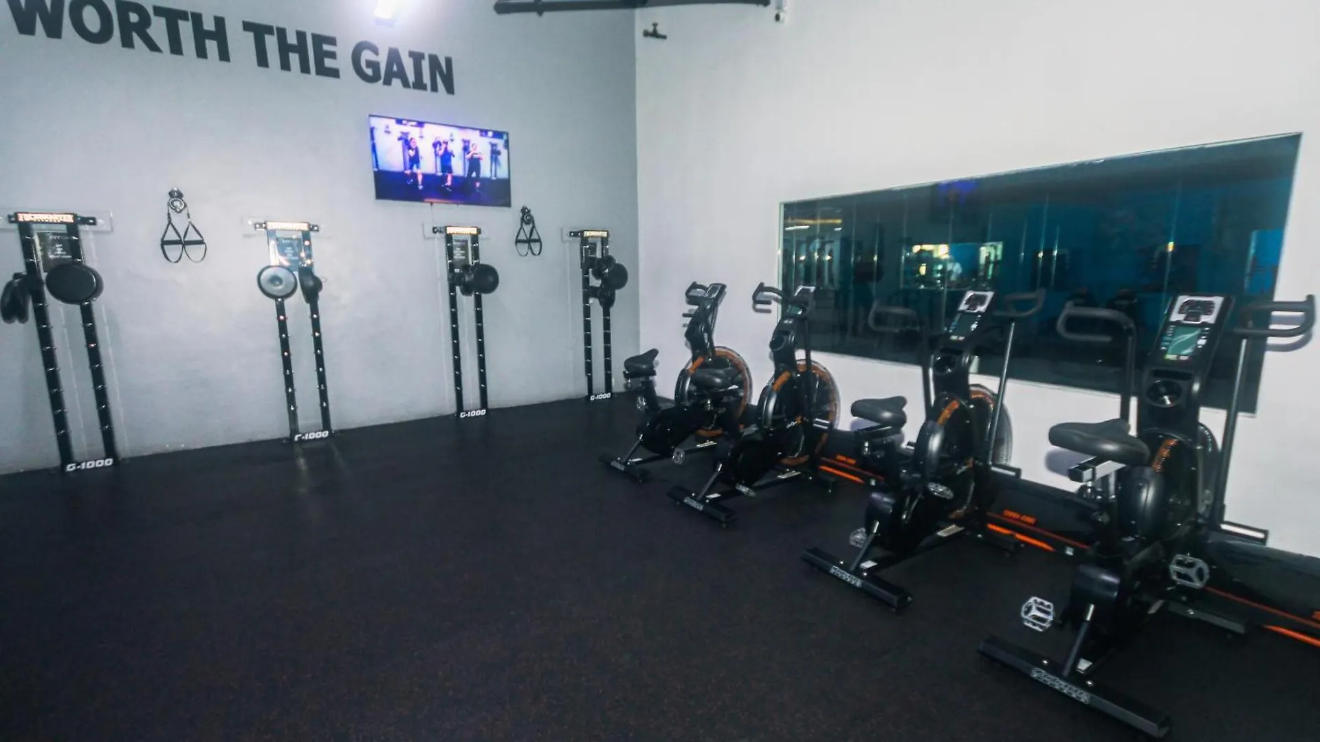 Apartment Serene City Stay Trendy Cozy Makati Condo Fun Swim Gym Netflix 4047 Manila Philippines
