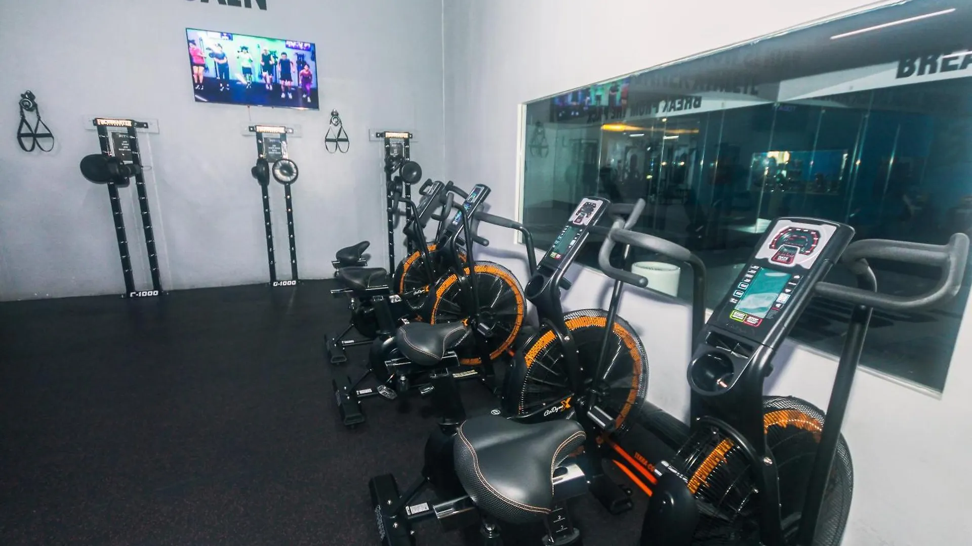 Apartment Serene City Stay Trendy Cozy Makati Condo Fun Swim Gym Netflix 4047 Manila