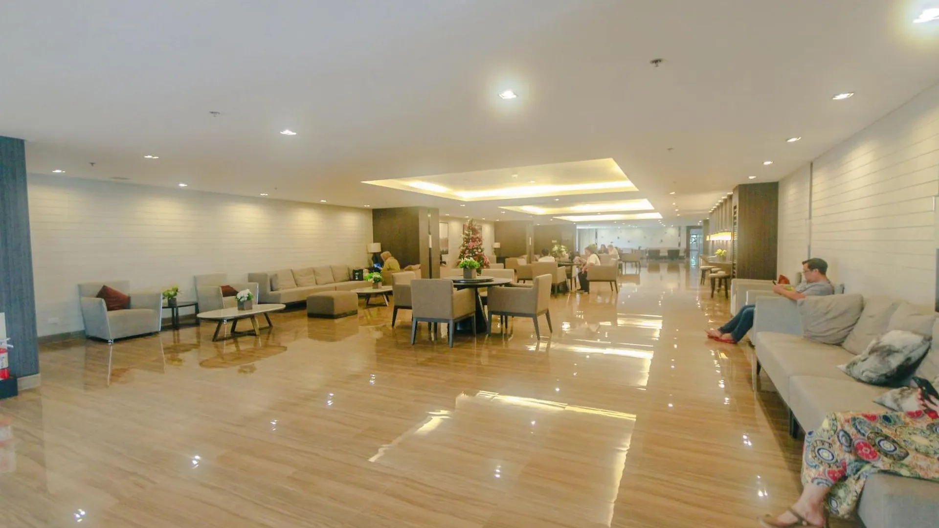 Serene City Stay Trendy Cozy Makati Condo Fun Swim Gym Netflix 4047 Manila Apartment