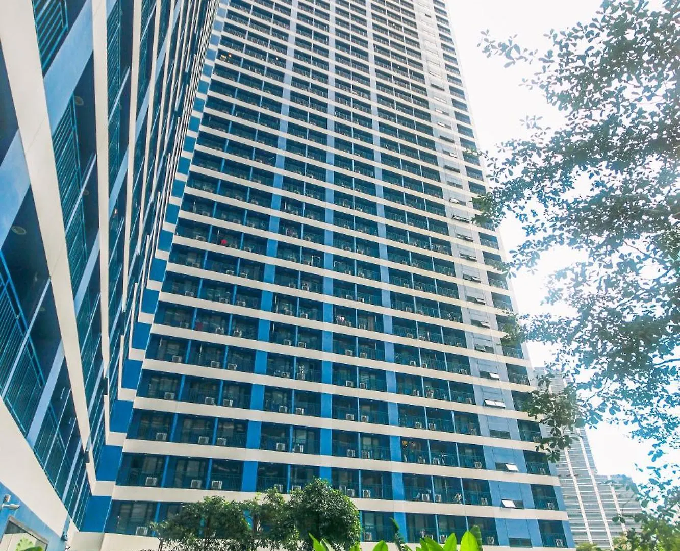 Serene City Stay Trendy Cozy Makati Condo Fun Swim Gym Netflix 4047 Manila Apartment