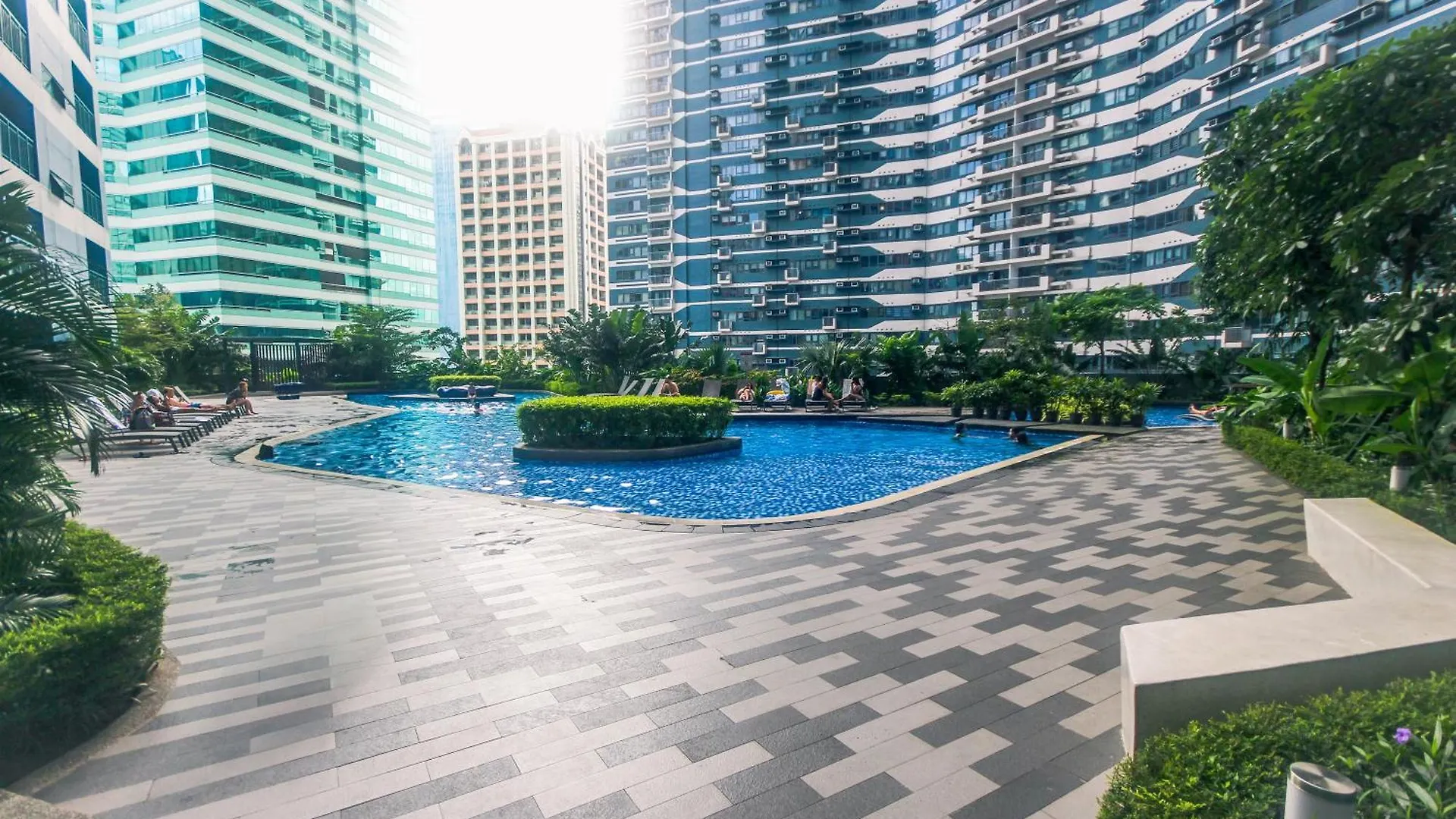 Serene City Stay Trendy Cozy Makati Condo Fun Swim Gym Netflix 4047 Manila 0*,  Philippines