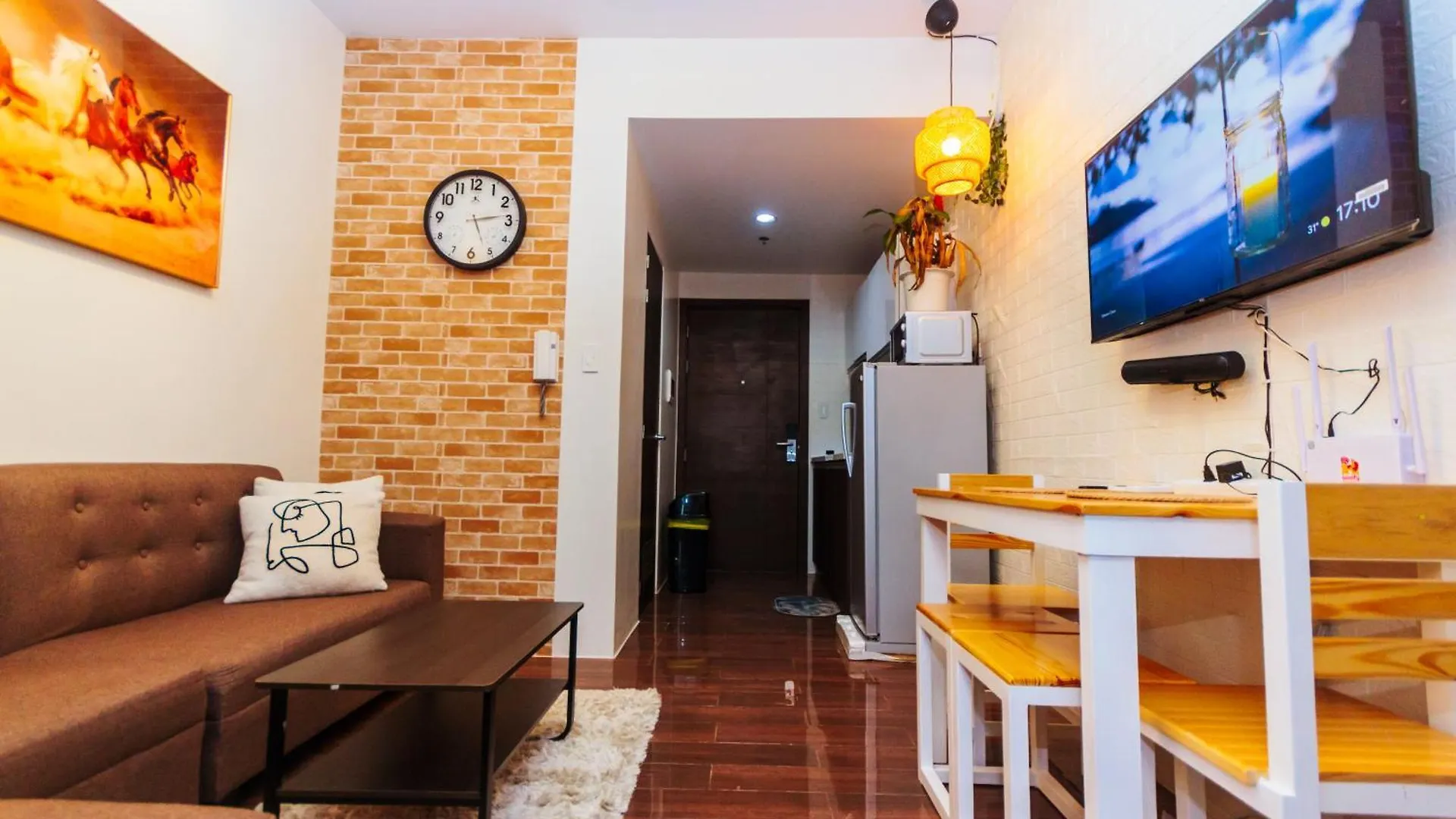 Serene City Stay Trendy Cozy Makati Condo Fun Swim Gym Netflix 4047 Manila
