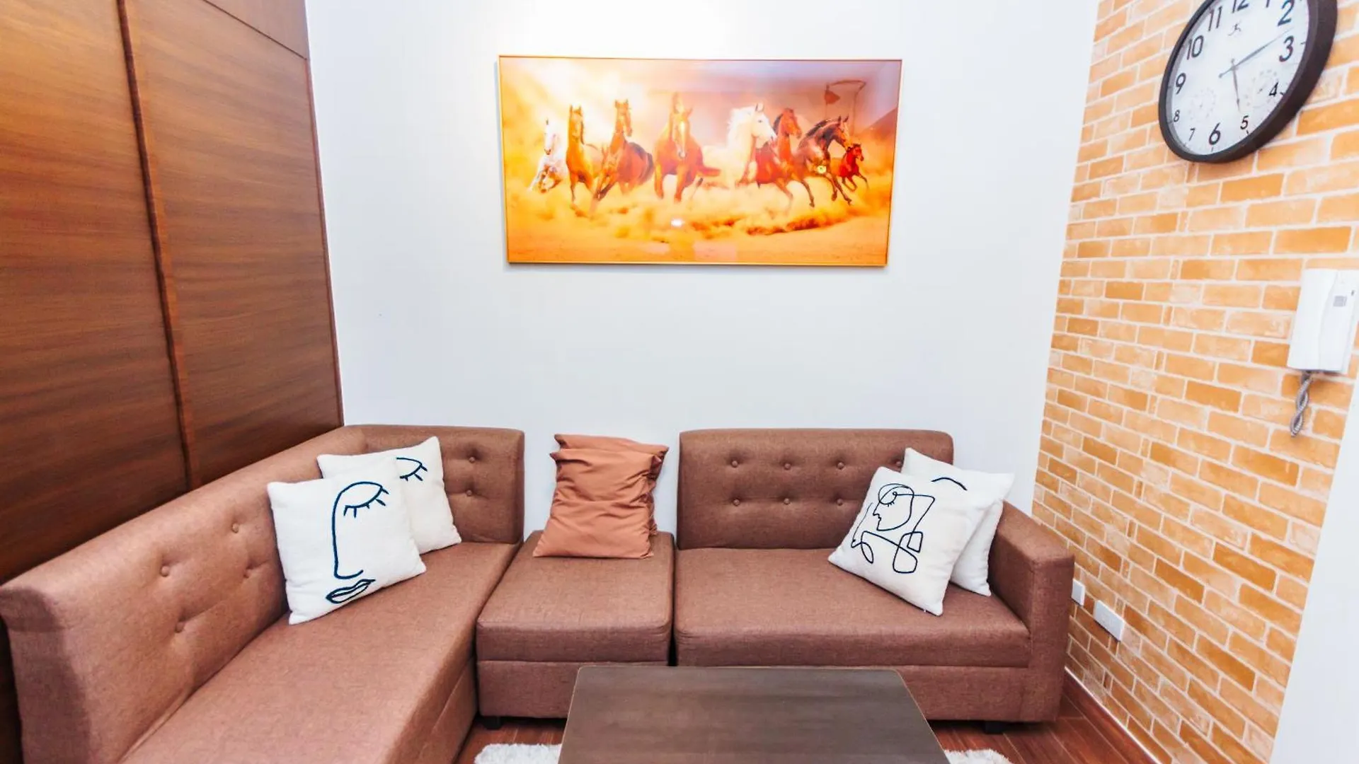 Apartment Serene City Stay Trendy Cozy Makati Condo Fun Swim Gym Netflix 4047 Manila Philippines