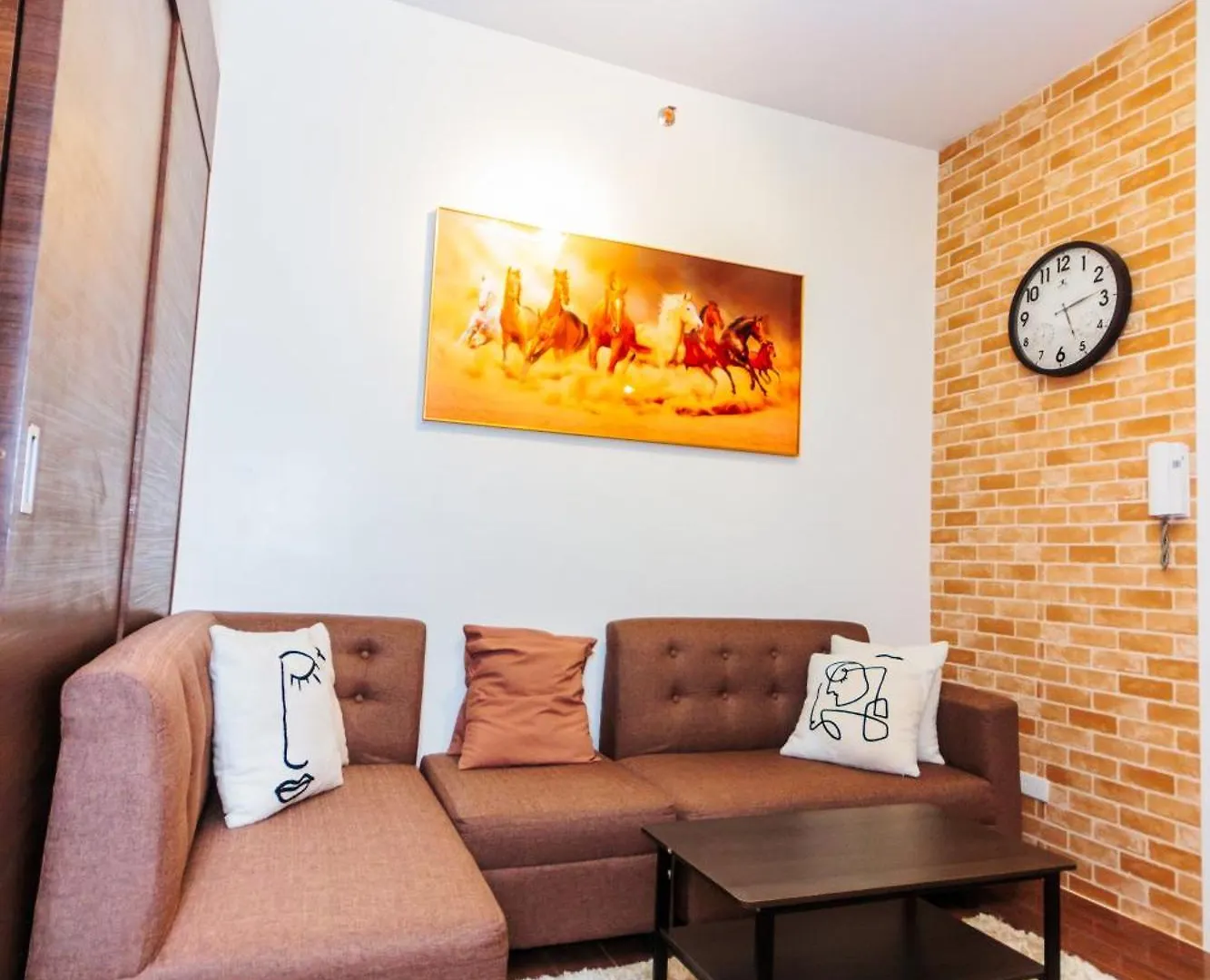 Apartment Serene City Stay Trendy Cozy Makati Condo Fun Swim Gym Netflix 4047 Manila