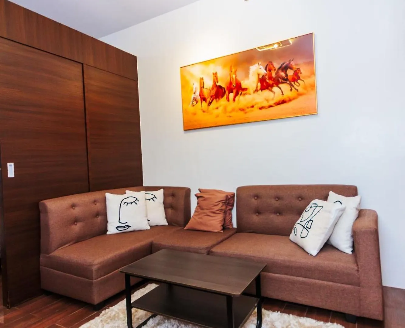 Serene City Stay Trendy Cozy Makati Condo Fun Swim Gym Netflix 4047 Manila 0*,