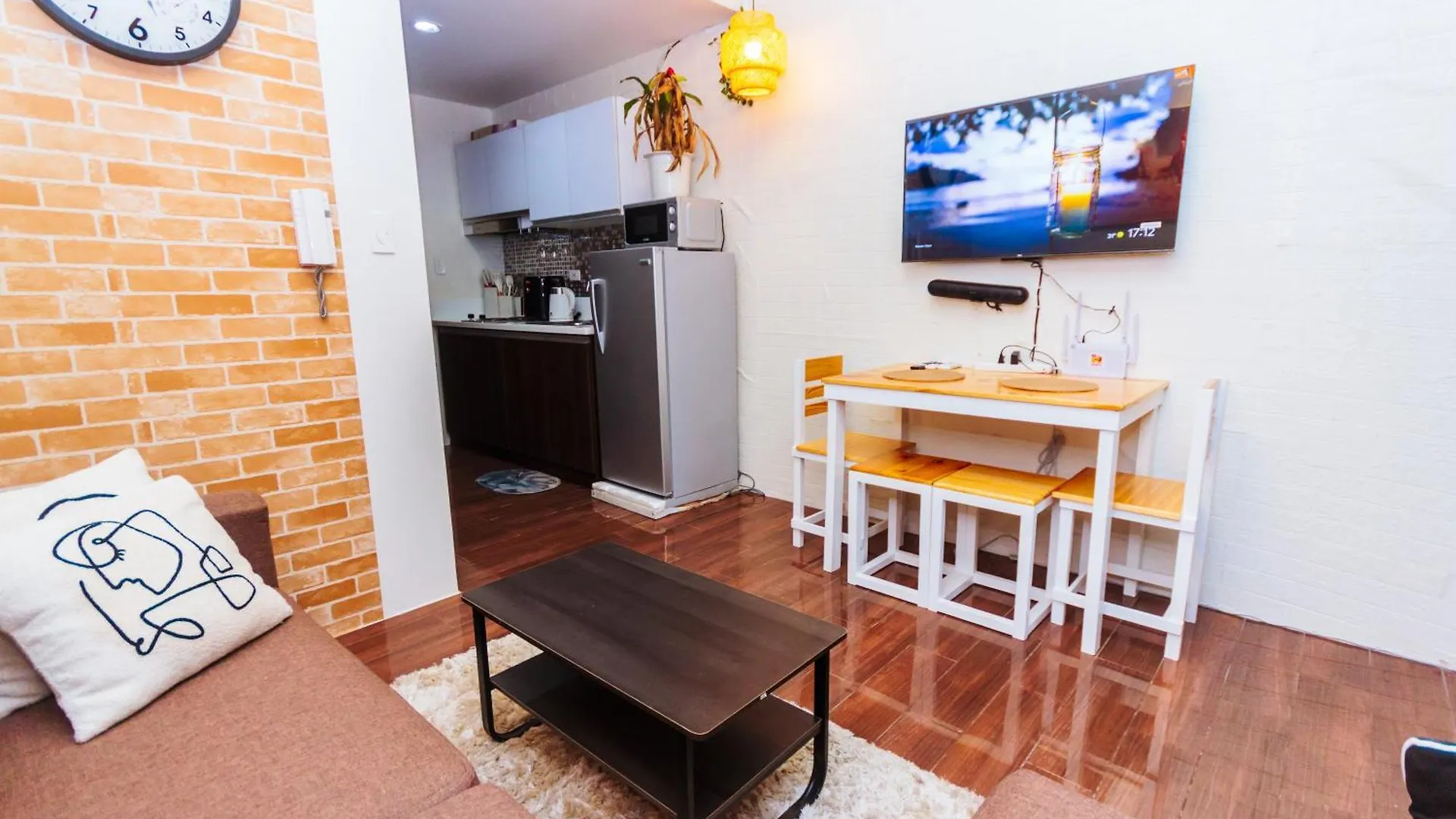 Serene City Stay Trendy Cozy Makati Condo Fun Swim Gym Netflix 4047 Manila