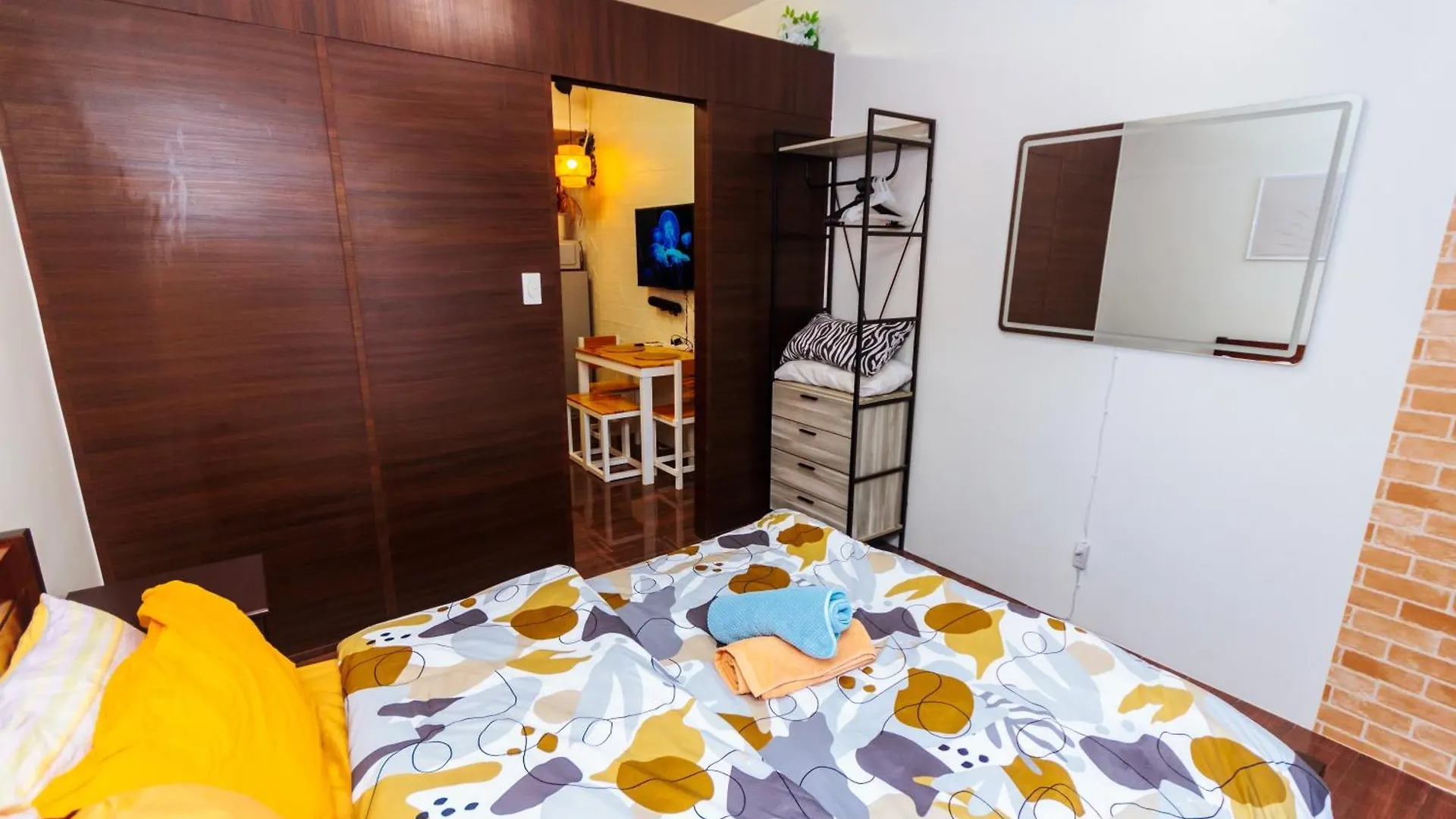 Serene City Stay Trendy Cozy Makati Condo Fun Swim Gym Netflix 4047 Manila 0*,  Philippines