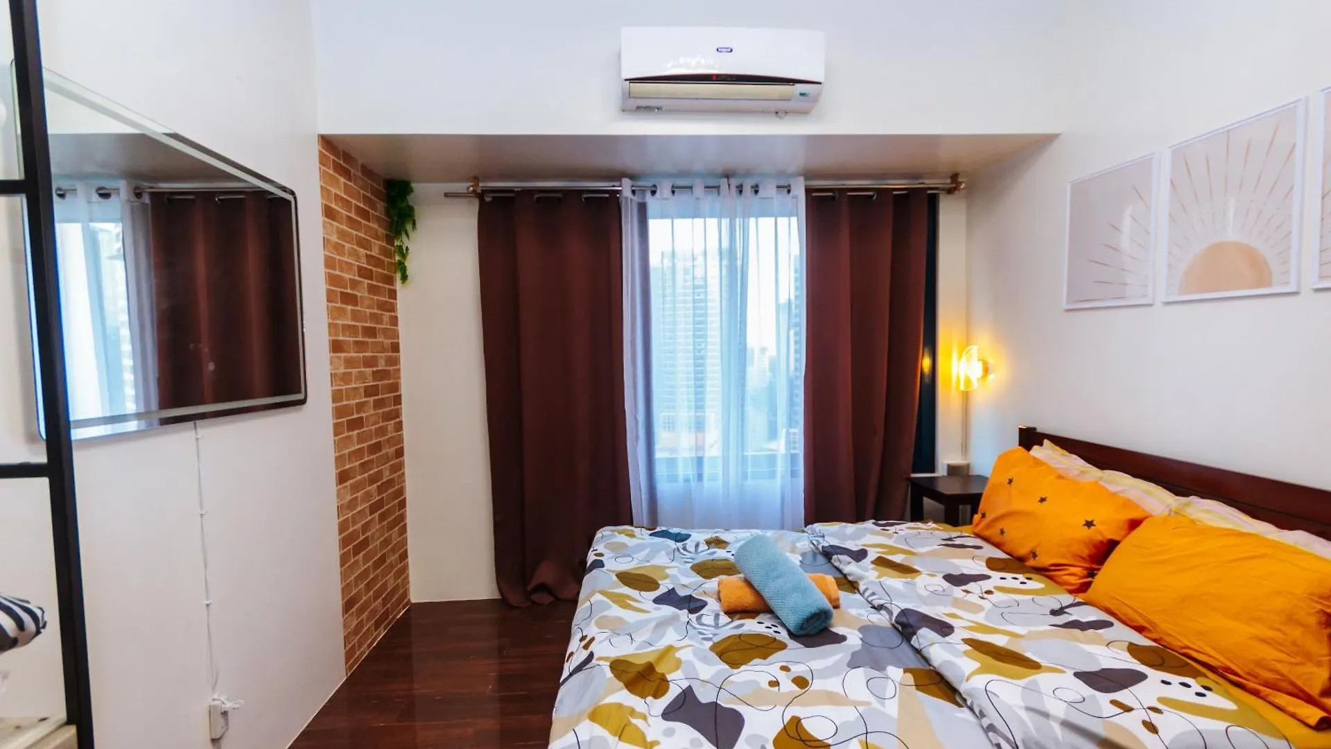 Serene City Stay Trendy Cozy Makati Condo Fun Swim Gym Netflix 4047 Manila Apartment