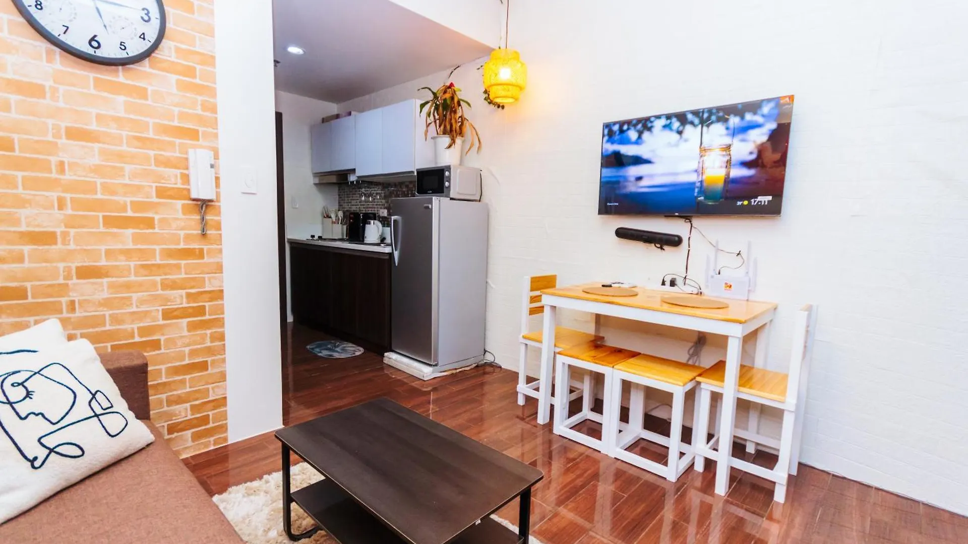 Apartment Serene City Stay Trendy Cozy Makati Condo Fun Swim Gym Netflix 4047 Manila Philippines