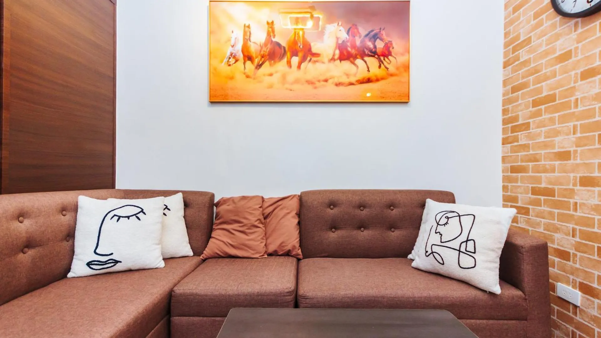 Apartment Serene City Stay Trendy Cozy Makati Condo Fun Swim Gym Netflix 4047 Manila