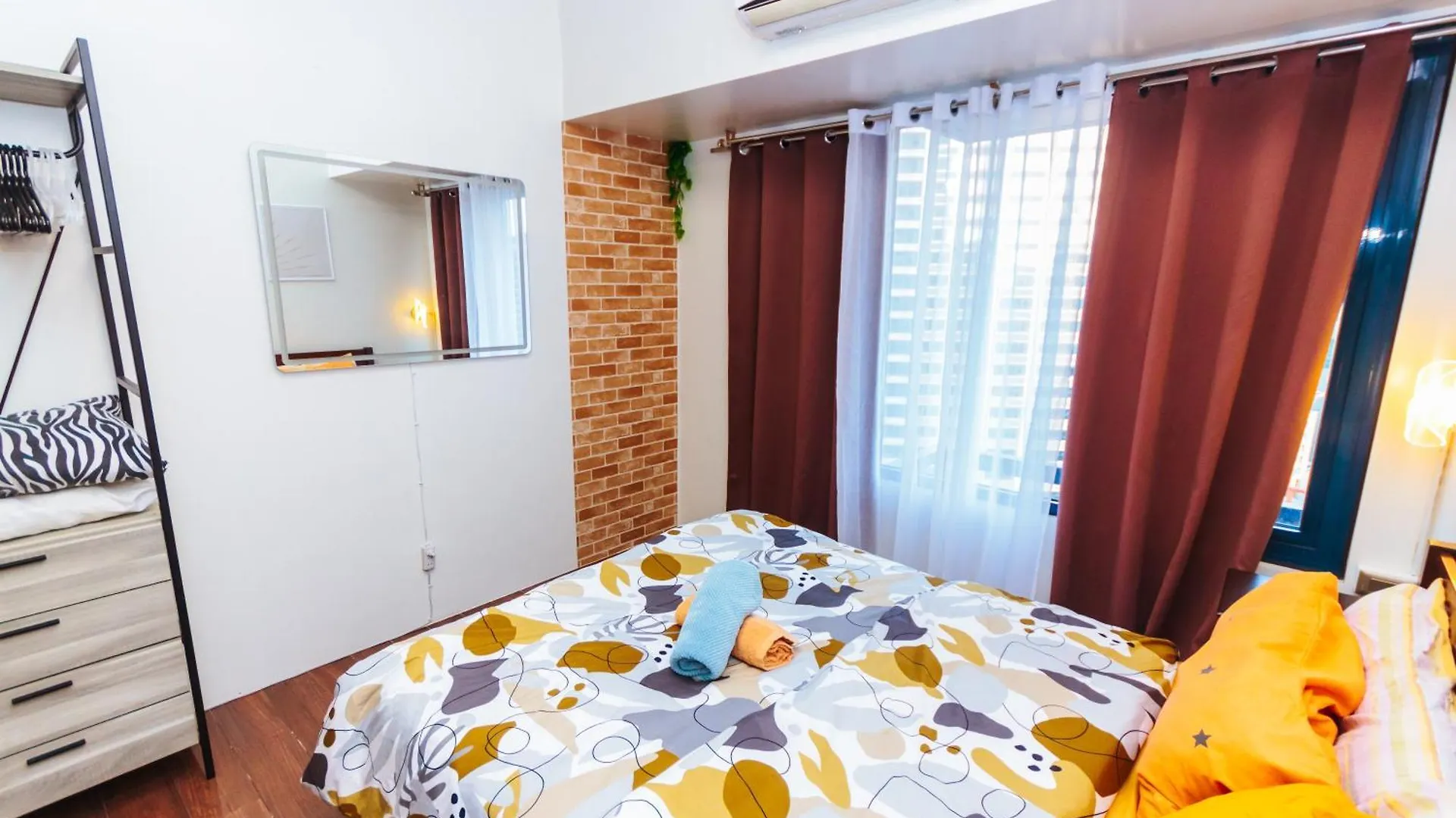 Serene City Stay Trendy Cozy Makati Condo Fun Swim Gym Netflix 4047 Manila Philippines