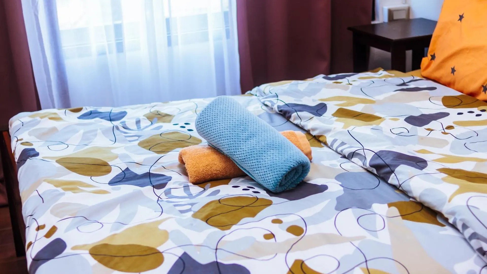 Serene City Stay Trendy Cozy Makati Condo Fun Swim Gym Netflix 4047 Manila Apartment