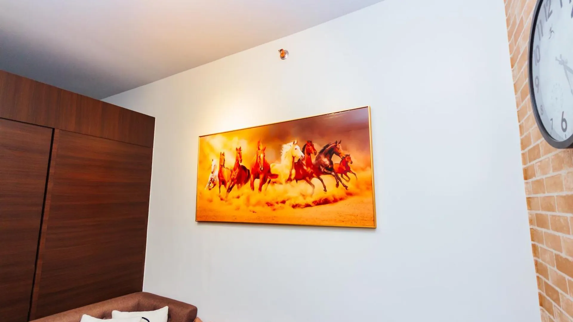 Serene City Stay Trendy Cozy Makati Condo Fun Swim Gym Netflix 4047 Manila Apartment