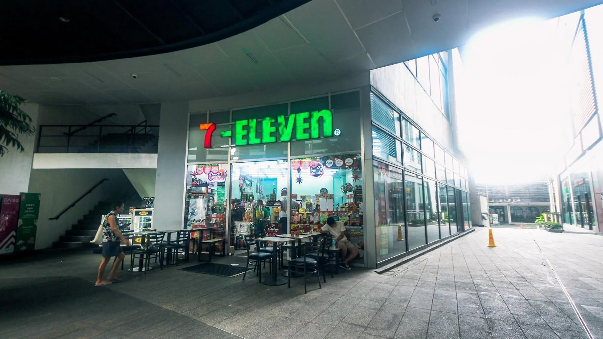 Serene City Stay Trendy Cozy Makati Condo Fun Swim Gym Netflix 4047 Manila