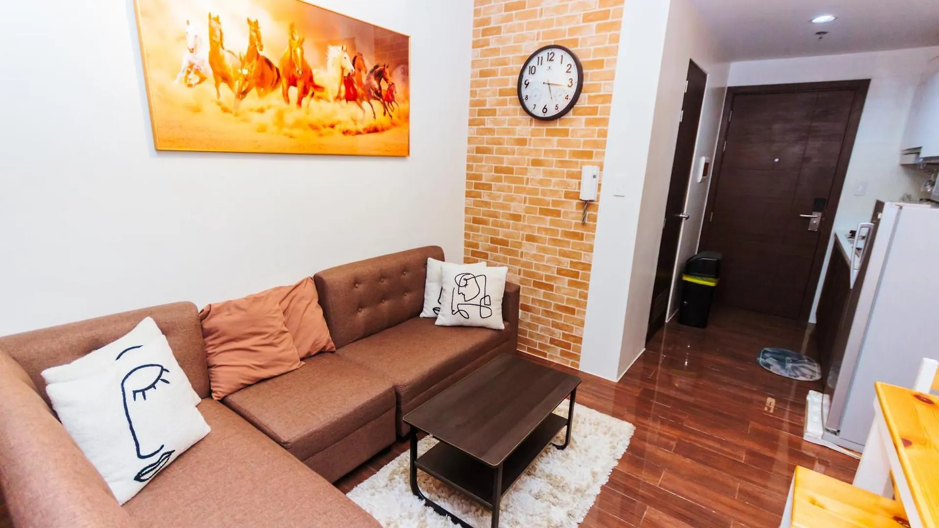 Serene City Stay Trendy Cozy Makati Condo Fun Swim Gym Netflix 4047 Manila