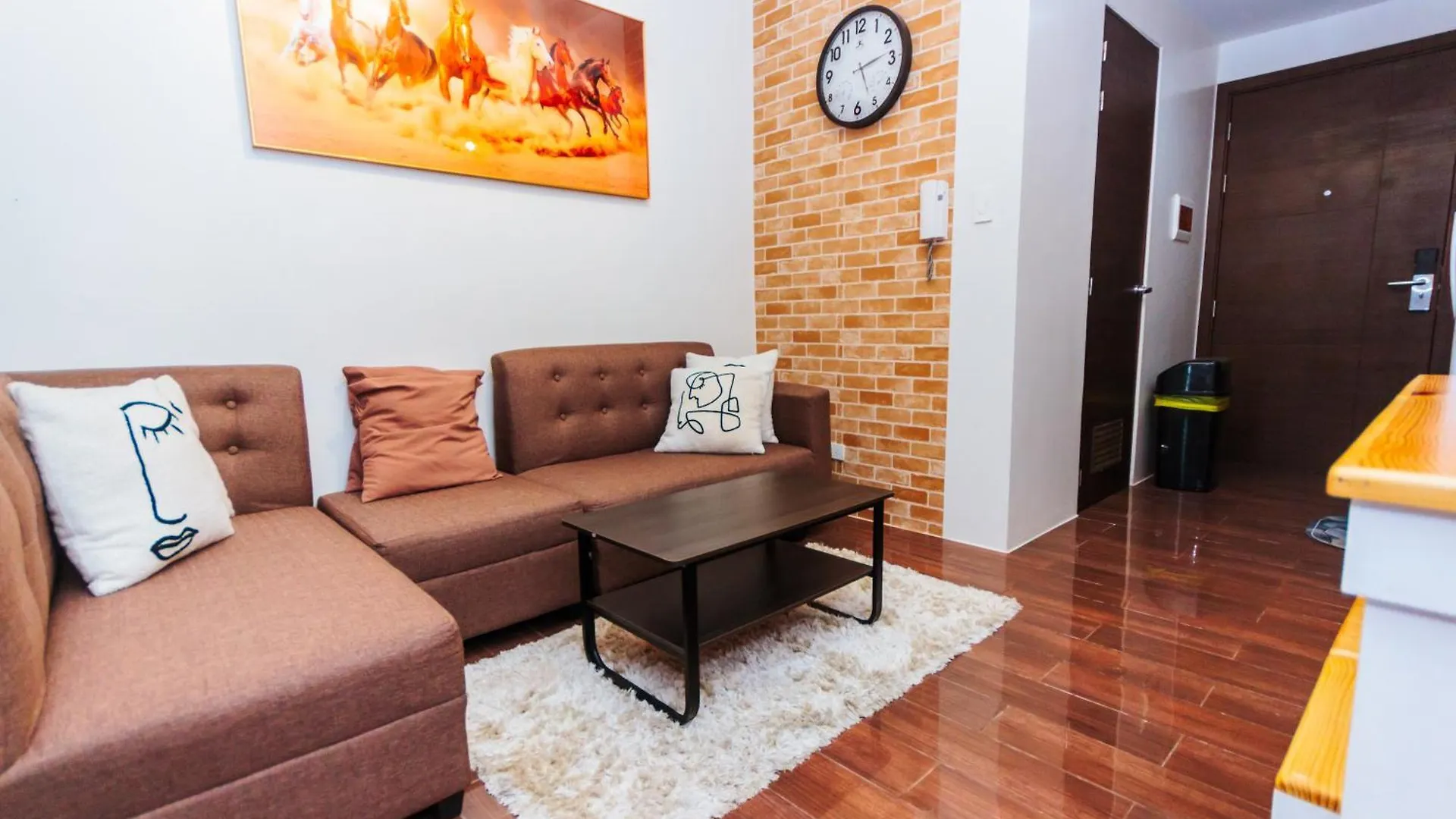 Serene City Stay Trendy Cozy Makati Condo Fun Swim Gym Netflix 4047 Manila Philippines